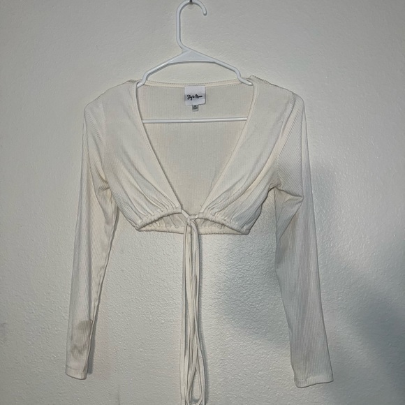 White crop top with tie front - Picture 1 of 3